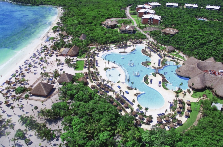 Grand Palladium Colonial Resort