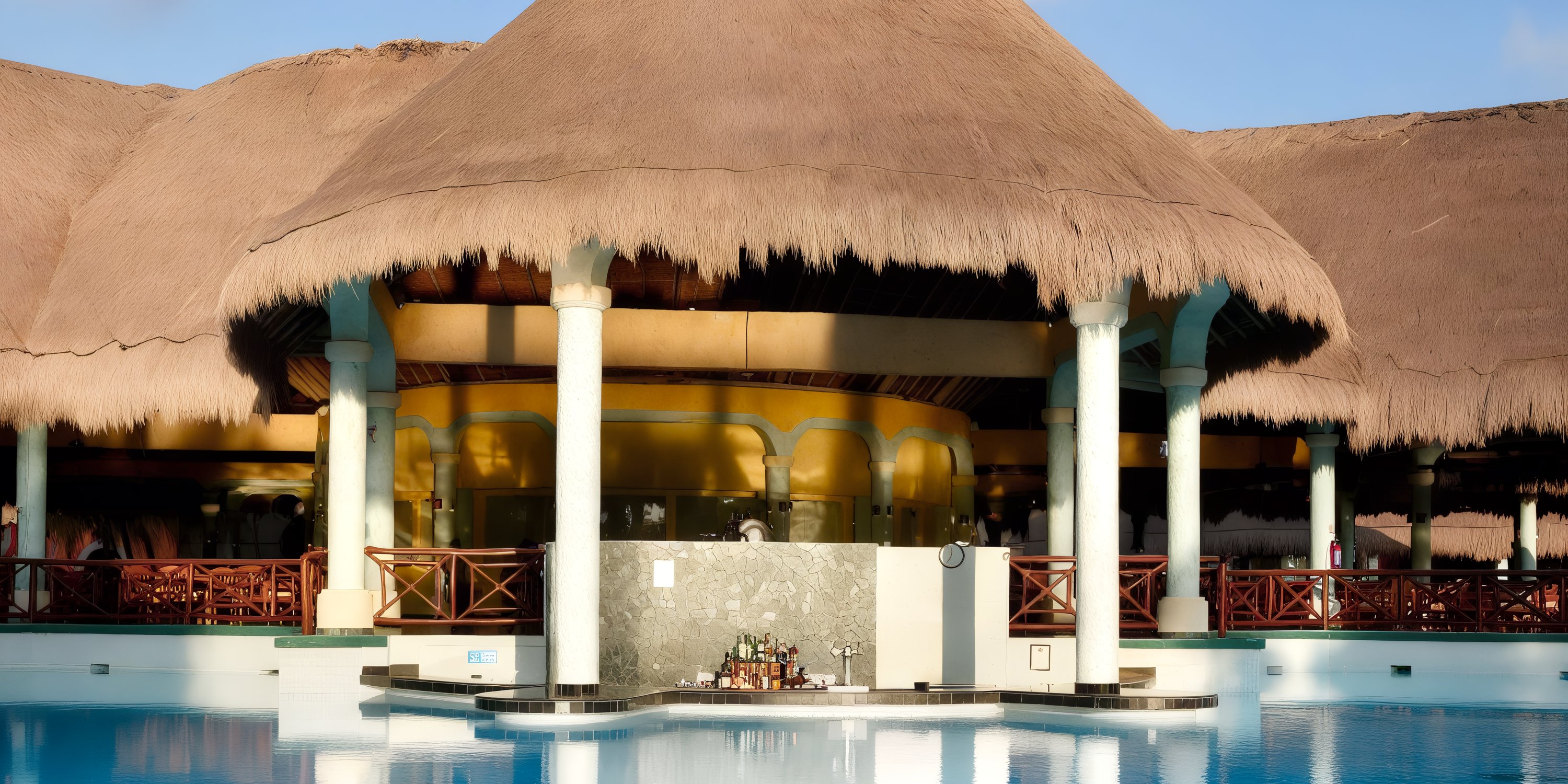 Gp Collonial Pool Bar